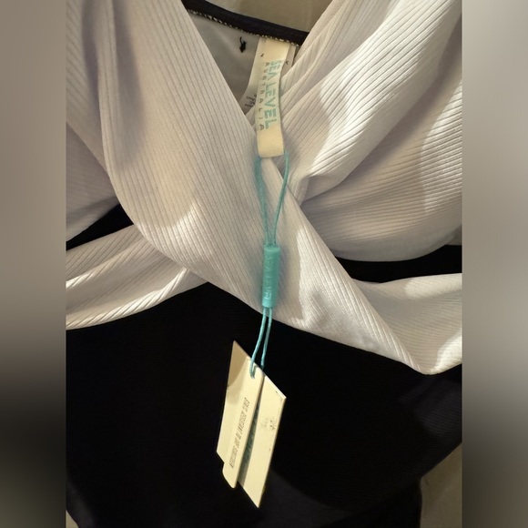 Sea Level Swim Australia | Valentina Cross Front Multifit Singlet Top - Picture 2 of 4